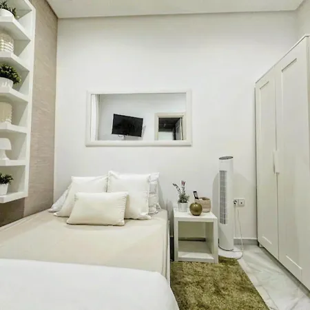 1 Cozy Bedroom In Center Jerez Daire